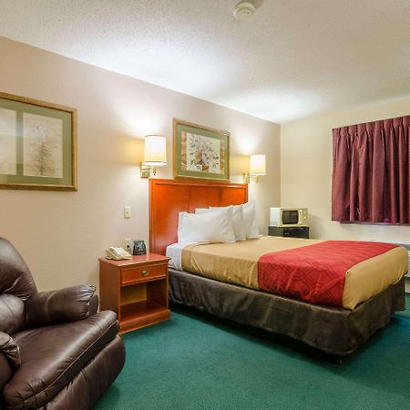 Rodeway Inn Mitchell Esterno foto