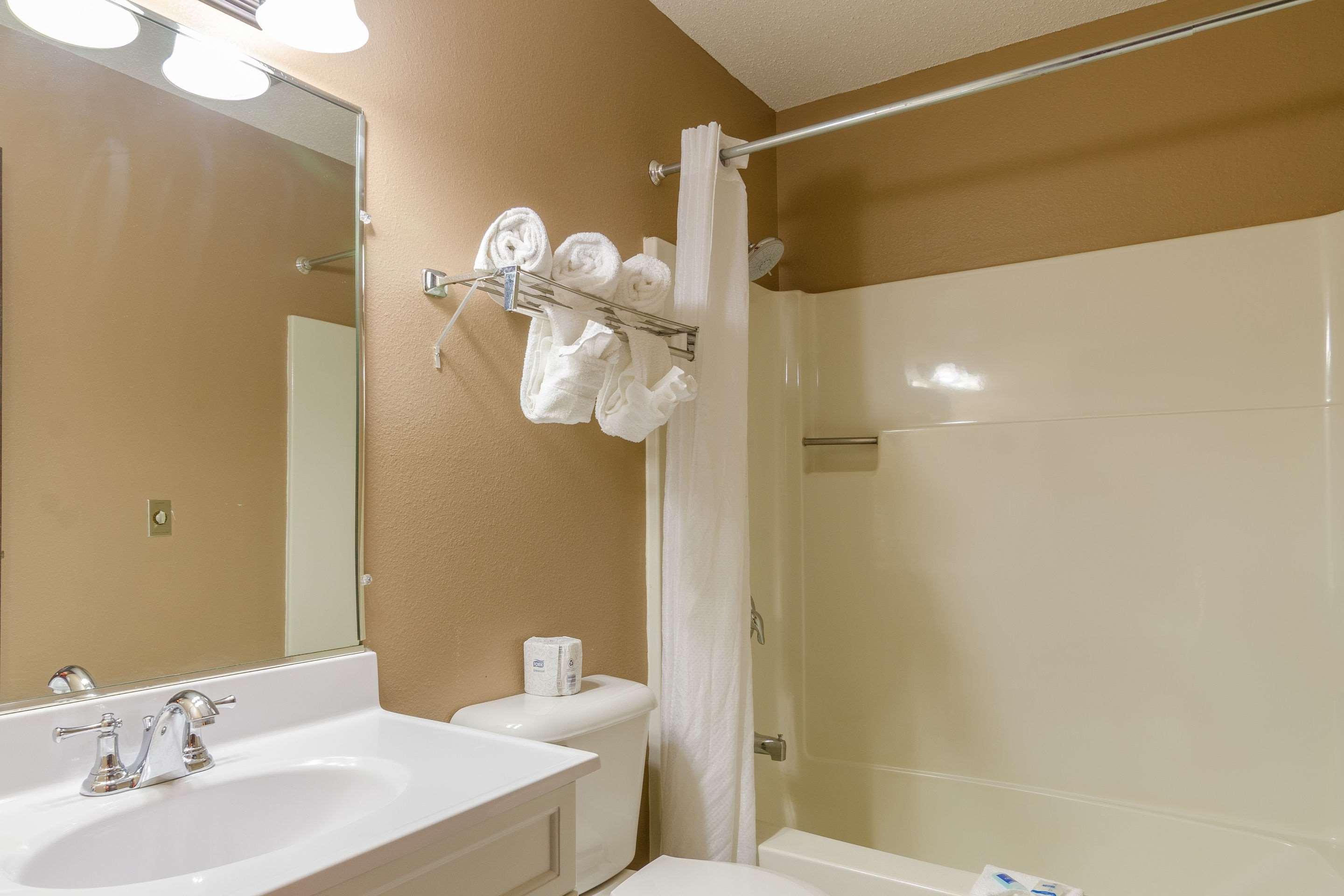 Rodeway Inn Mitchell Esterno foto