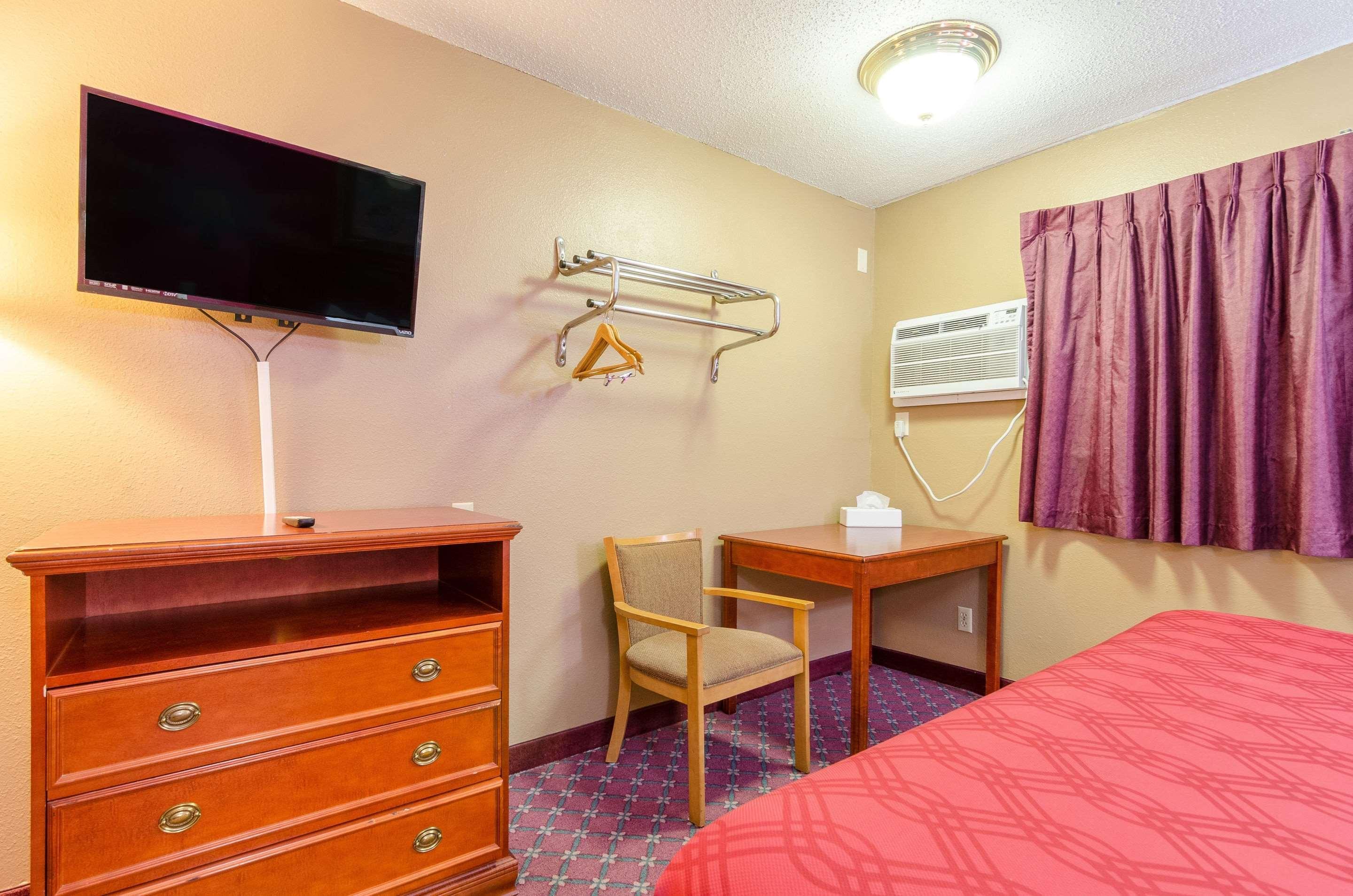 Rodeway Inn Mitchell Esterno foto