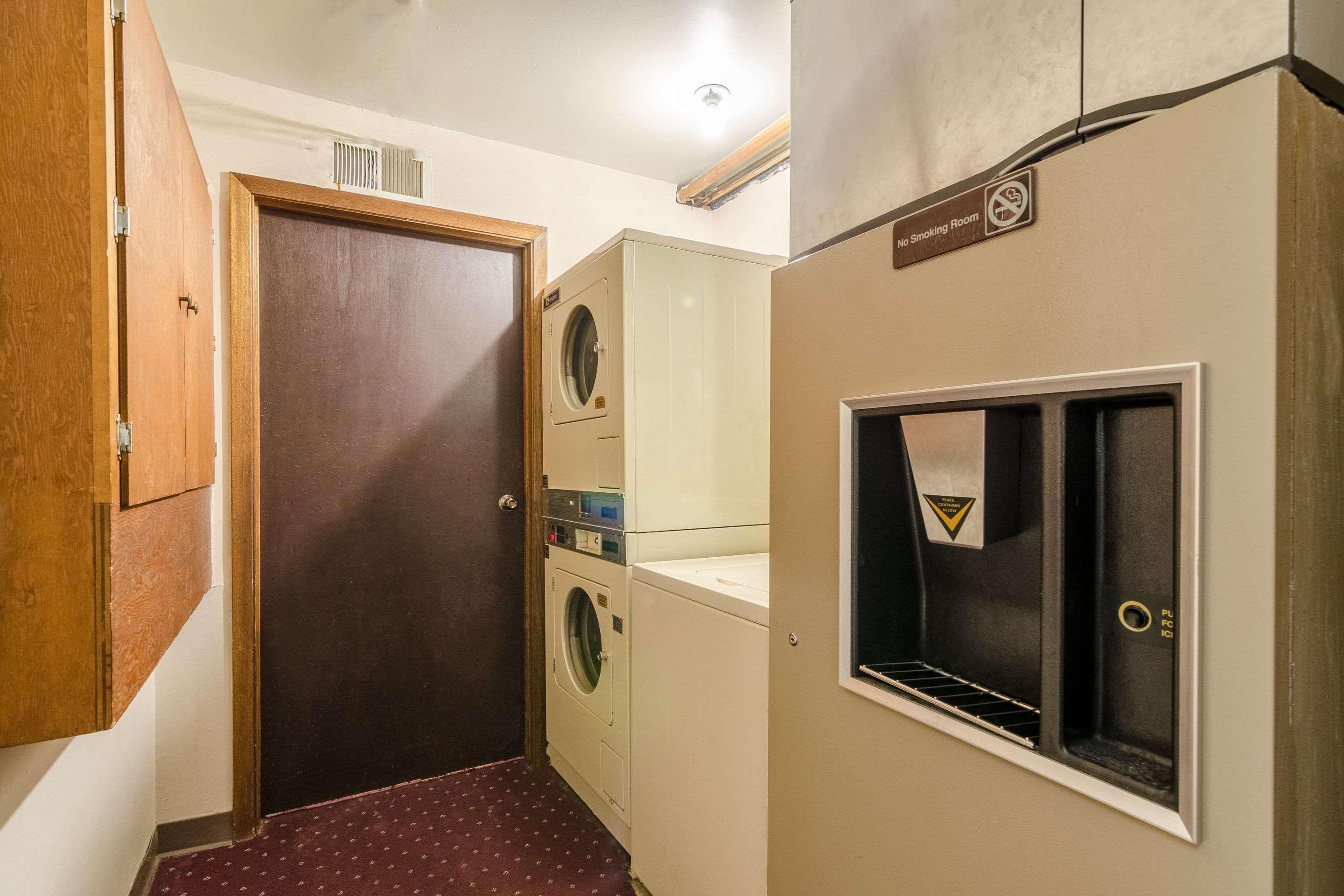 Rodeway Inn Mitchell Esterno foto