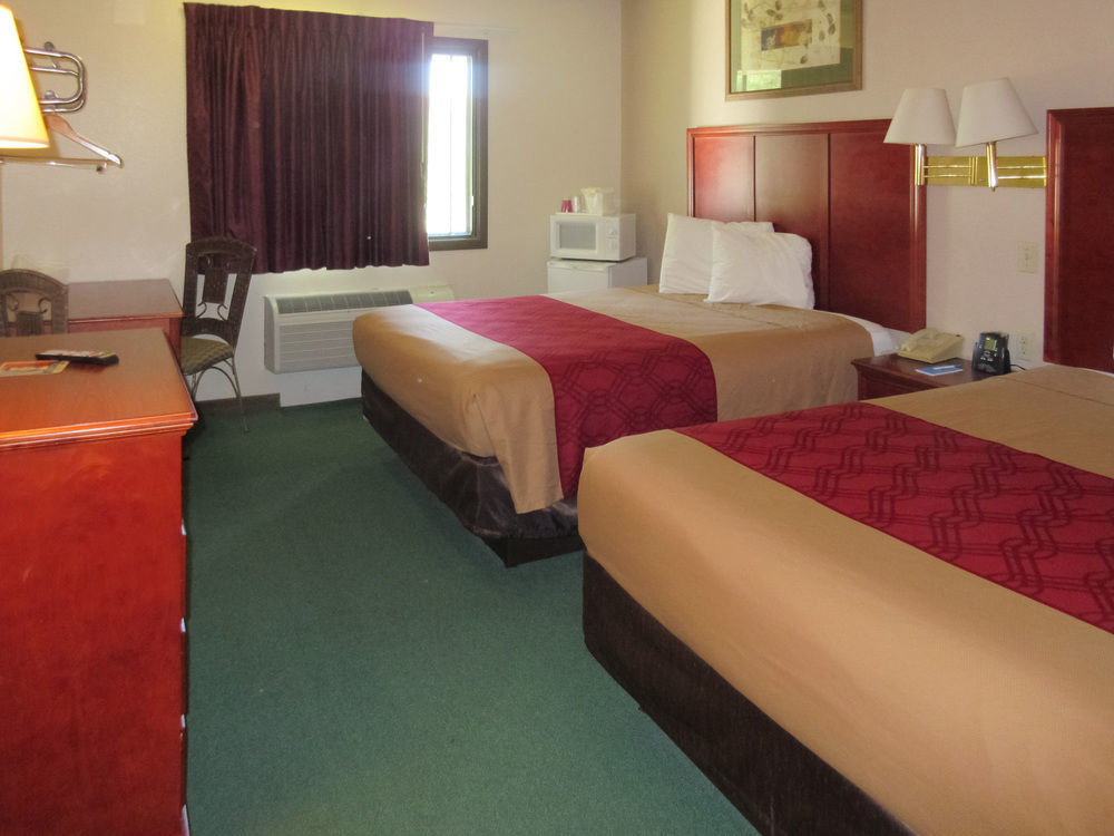 Rodeway Inn Mitchell Esterno foto
