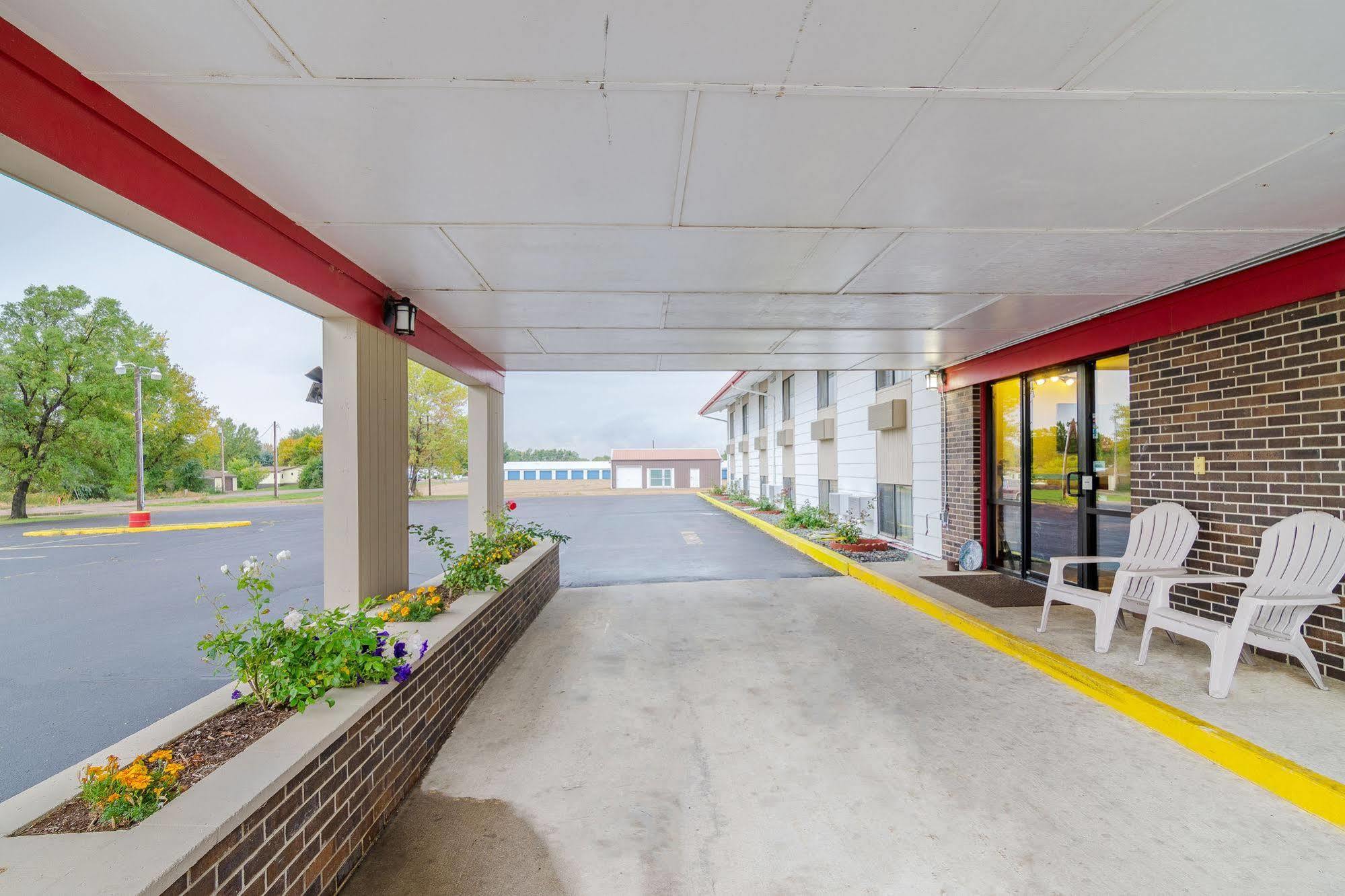 Rodeway Inn Mitchell Esterno foto